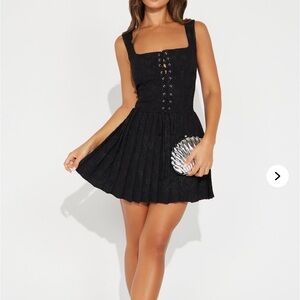 Elegant Black Pleated Skirt nwt